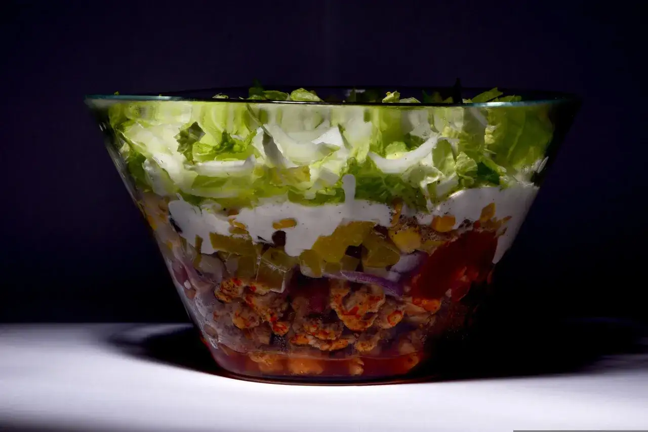 Zdjęcie Sałatka gyros ile może stać w lodówce, aby uniknąć zepsucia?