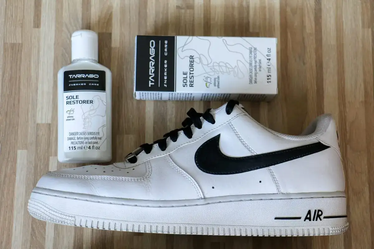 Zdjęcie Jak czyścić Air Force 1, aby uniknąć żółknięcia i uszkodzeń