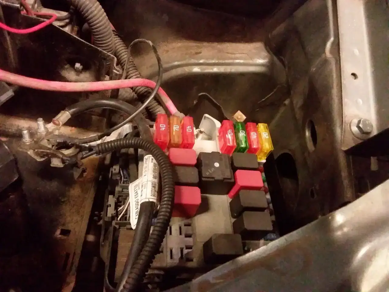 Zdjęcie Gdzie są bezpieczniki w Fiat Doblo? Oto lokalizacje i porady