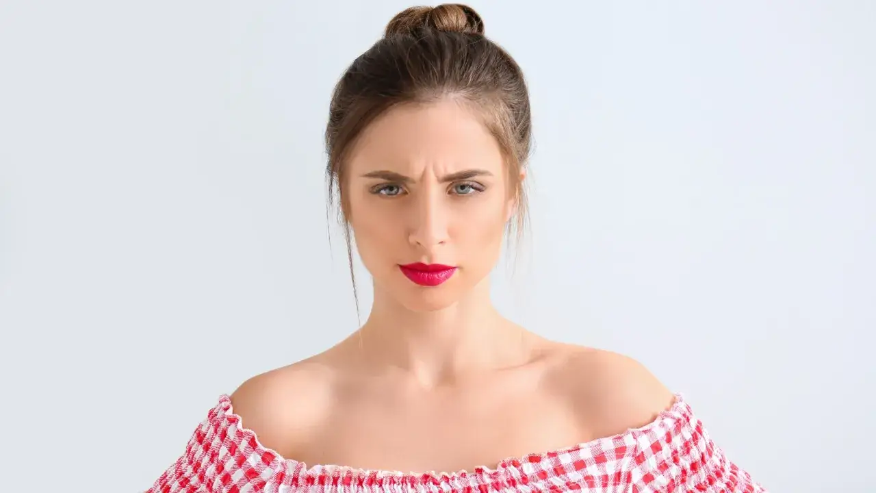 Zdjęcie Botoks czy kwas hialuronowy na lwia zmarszczka - co wybrać?