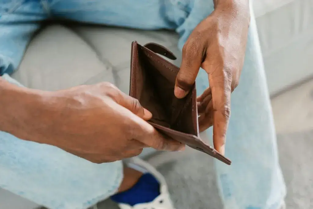 Zdjęcie Czy windykacja może wejść na konto bankowe? Poznaj swoje prawa i ograniczenia