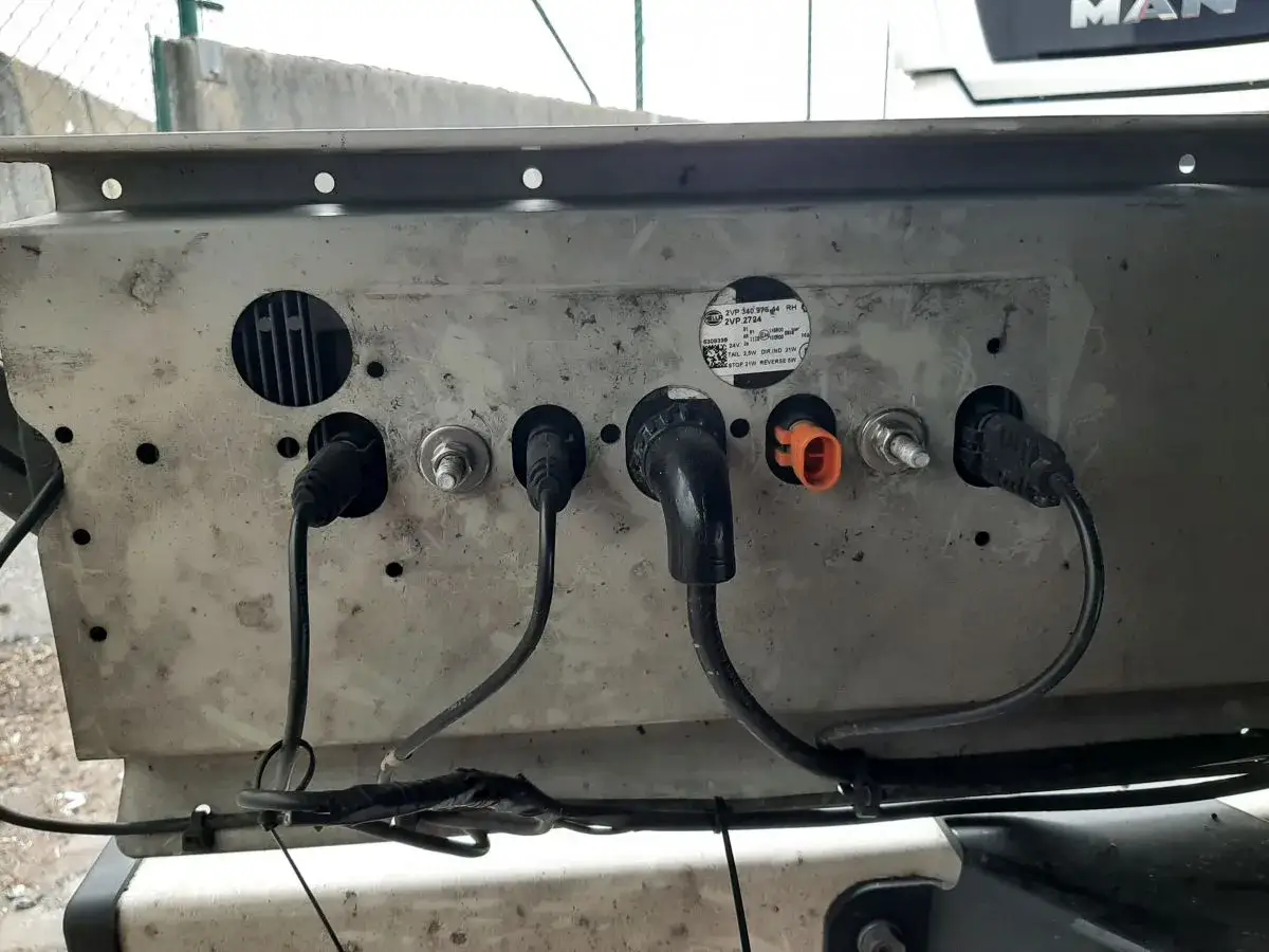 Zdjęcie Gdzie są bezpieczniki w naczepie Krone? Odkryj ich lokalizację