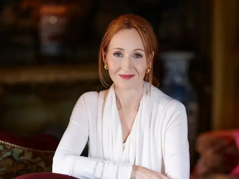Zdjęcie Kto napisał książkę Harry Potter? Poznaj autorkę J.K. Rowling i jej historię
