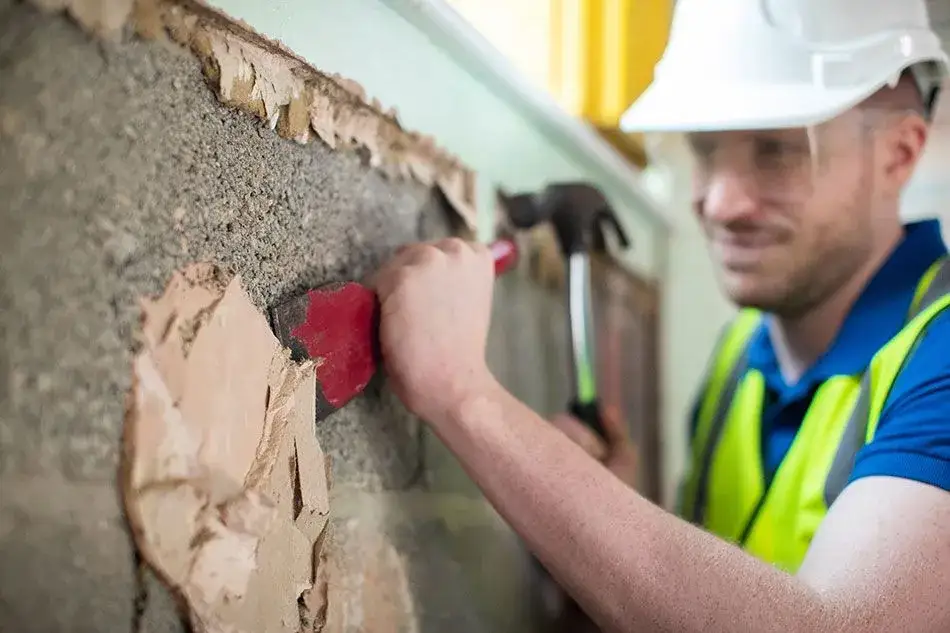 Zdjęcie Jak usunąć beton architektoniczny ze ściany bez uszkadzania podłoża