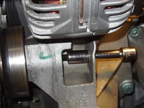 Zdjęcie Jak wymienić szczotki w alternatorze Passat B5 i uniknąć kosztownych napraw