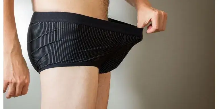 Zdjęcie W jakim wieku golić miejsca intymne, aby uniknąć podrażnień?