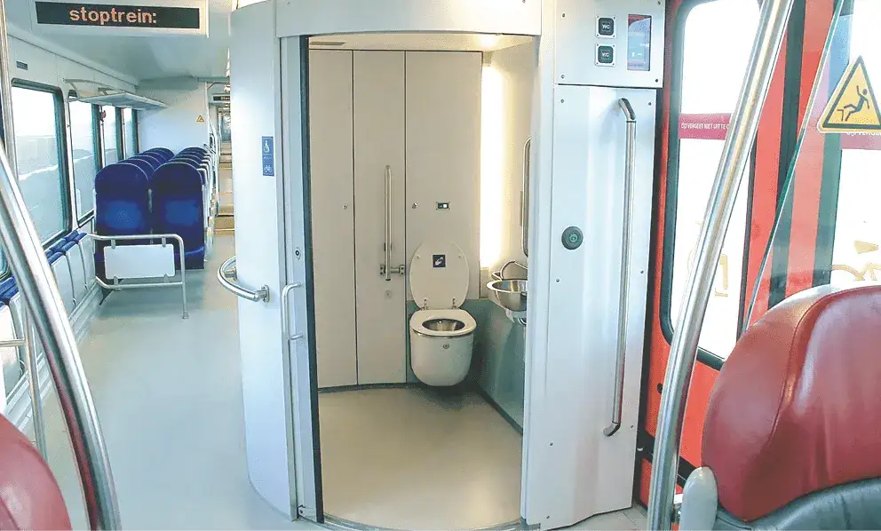 Zdjęcie Jak działa toaleta w autokarze? Poznaj sekrety jej działania