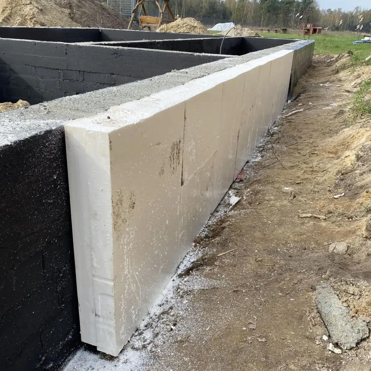 Zdjęcie Jak wykończyć fundament domu: uniknij najczęstszych błędów i kosztów