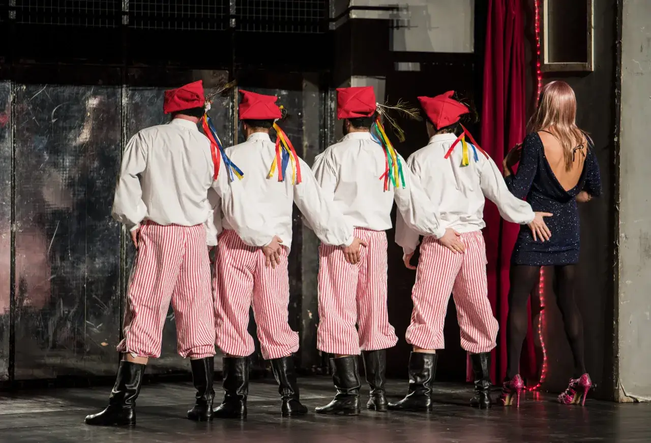 Zdjęcie Najlepsze spektakle komediowe w Warszawie – nie przegap tych hitów