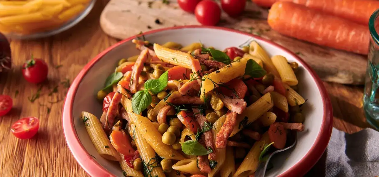 Zdjęcie Jak zrobić sałatkę z makaronem, która zachwyci Twoich gości?