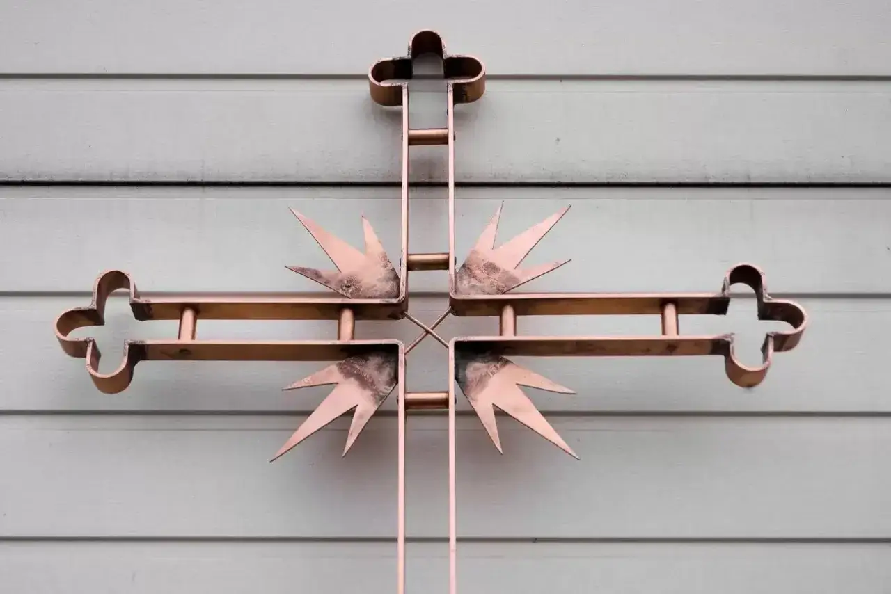 Zdjęcie Co zrobić ze starym metalowym krzyżem? Szanuj jego znaczenie duchowe