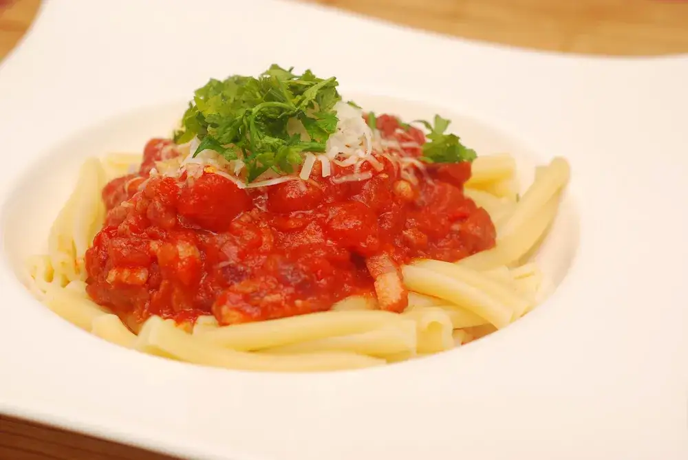 Zdjęcie Pyszne spaghetti arrabiata: łatwy przepis na pikantny smak