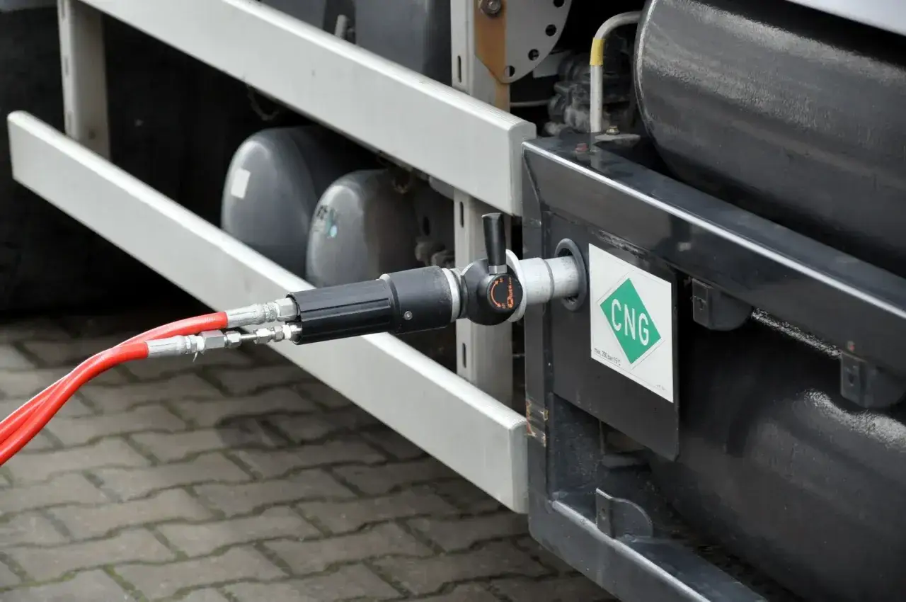 Zdjęcie Gdzie tankować gaz ziemny CNG? Sprawdź dostępne stacje w Polsce