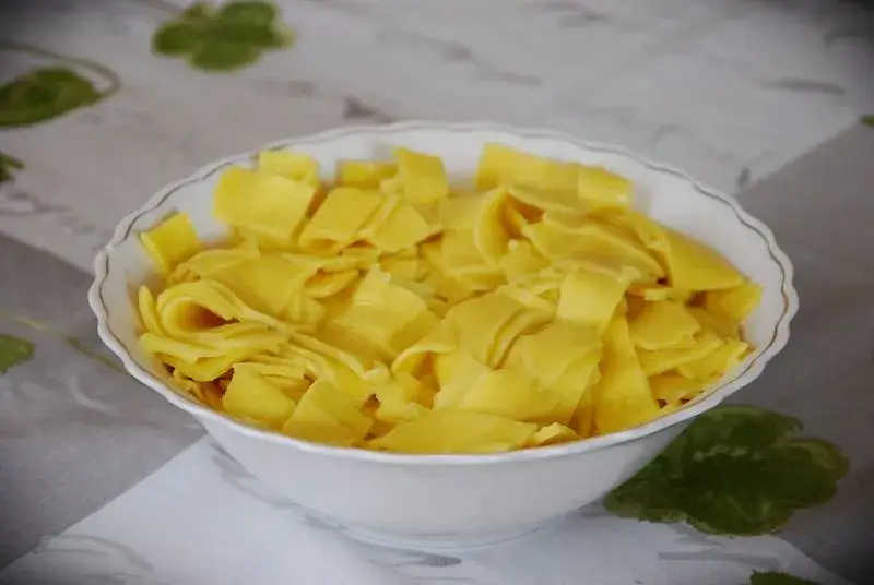 Zdjęcie Prosty przepis na ciasto do łazanek – jak uniknąć błędów i osiągnąć idealną konsystencję