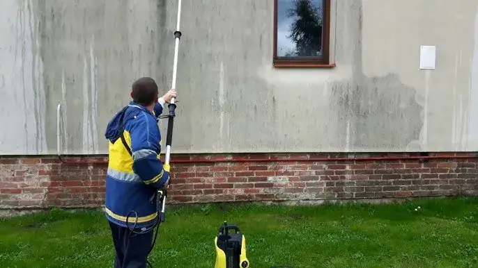 Zdjęcie Ile kosztuje mycie elewacji Karcherem? Ceny i ważne czynniki