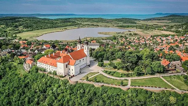 Zdjęcie Tihany atrakcje, które zaskoczą każdego turystę i sprawią radość