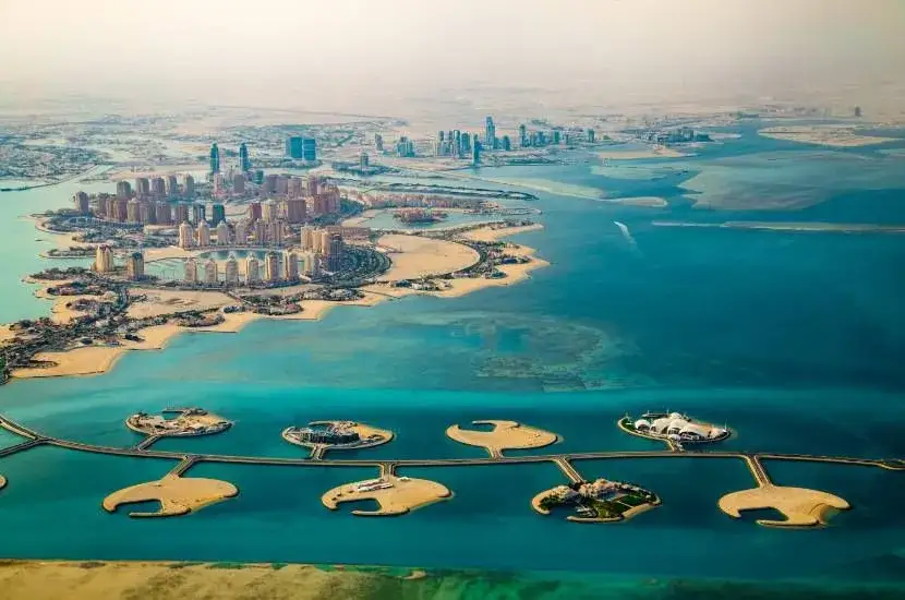 Zdjęcie Ile trwa lot z Warszawy do Kataru? Czas lotu i ważne informacje