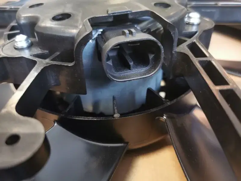 Zdjęcie Jak sprawdzić czujnik wentylatora chłodnicy i uniknąć przegrzania silnika