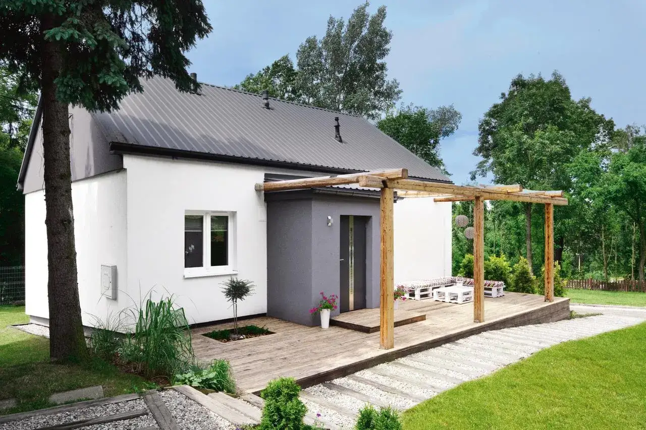 Zdjęcie Taras przy wejściu do domu - jak zaprojektować idealną przestrzeń