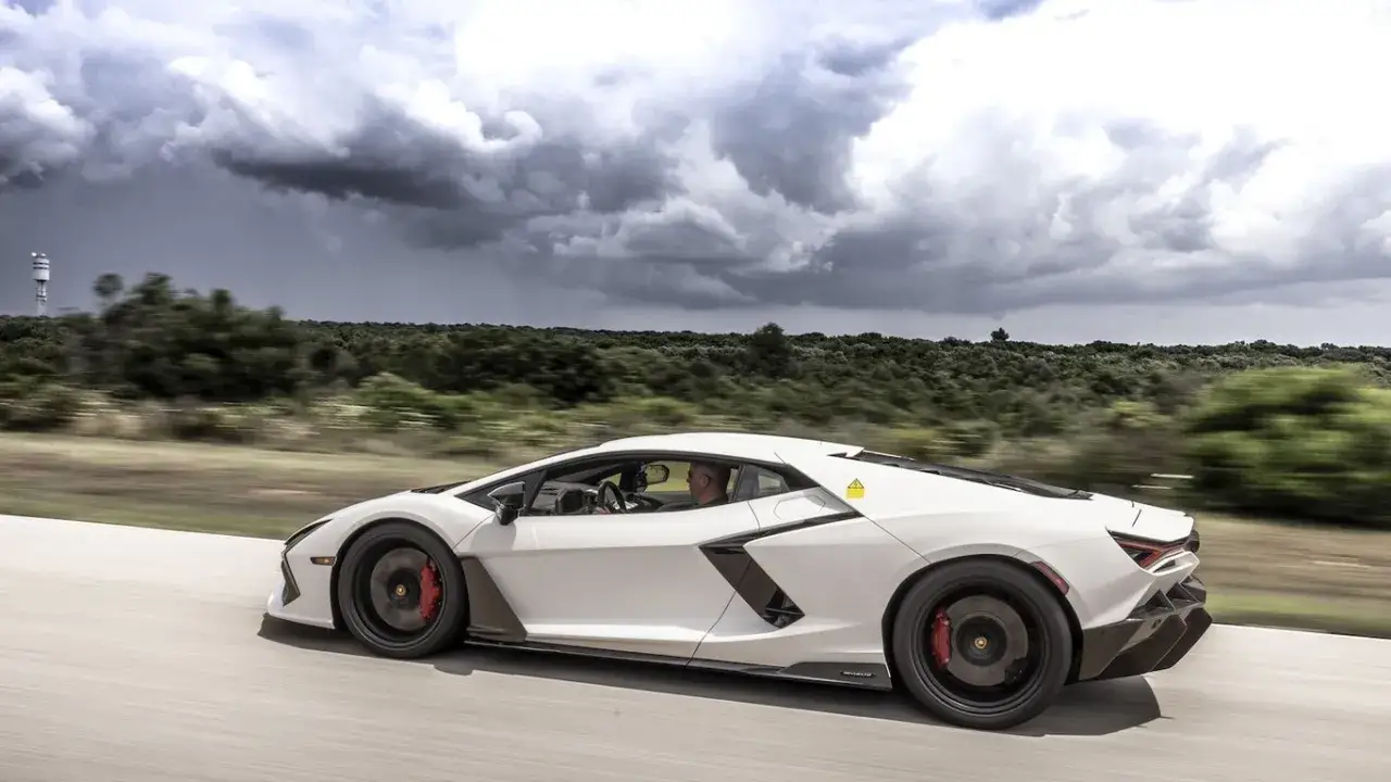 Zdjęcie Ile kosztuje wymiana oleju w Lamborghini? Ceny, które zaskakują