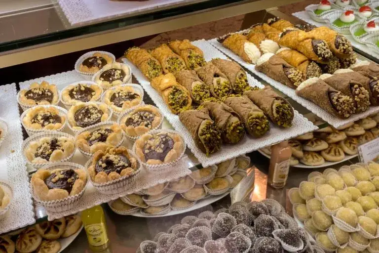 Zdjęcie Taormina gdzie zjeść - odkryj najlepsze restauracje i lokalne smaki