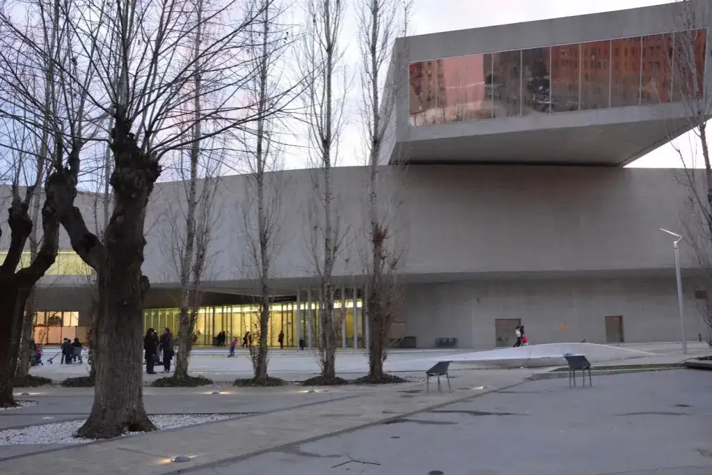 Zdjęcie Muzeum sztuki współczesnej w Rzymie: Odkryj MAXXI i jego skarby