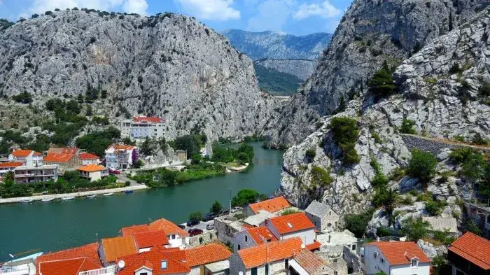 Zdjęcie Omiš Chorwacja atrakcje, które zaskoczą każdego turystę