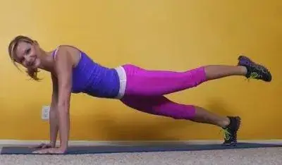 Zdjęcie Jak wyrzeźbić brzuch kobiecy – skuteczne ćwiczenia i błędy, których unikać