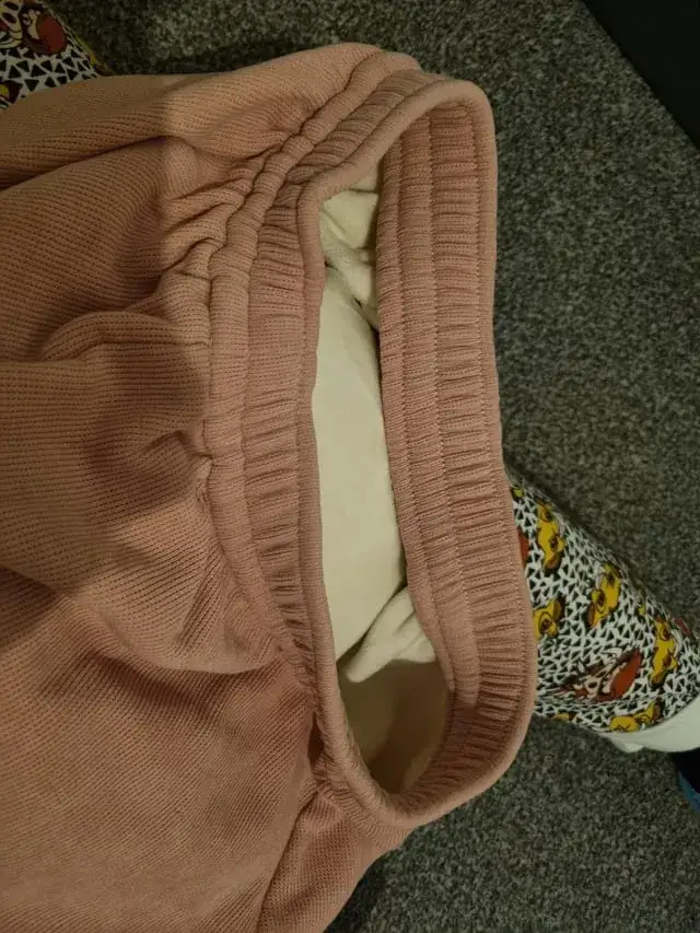 Zdjęcie Jak rozciągnąć gumę w spodniach i uniknąć ich uszkodzenia?