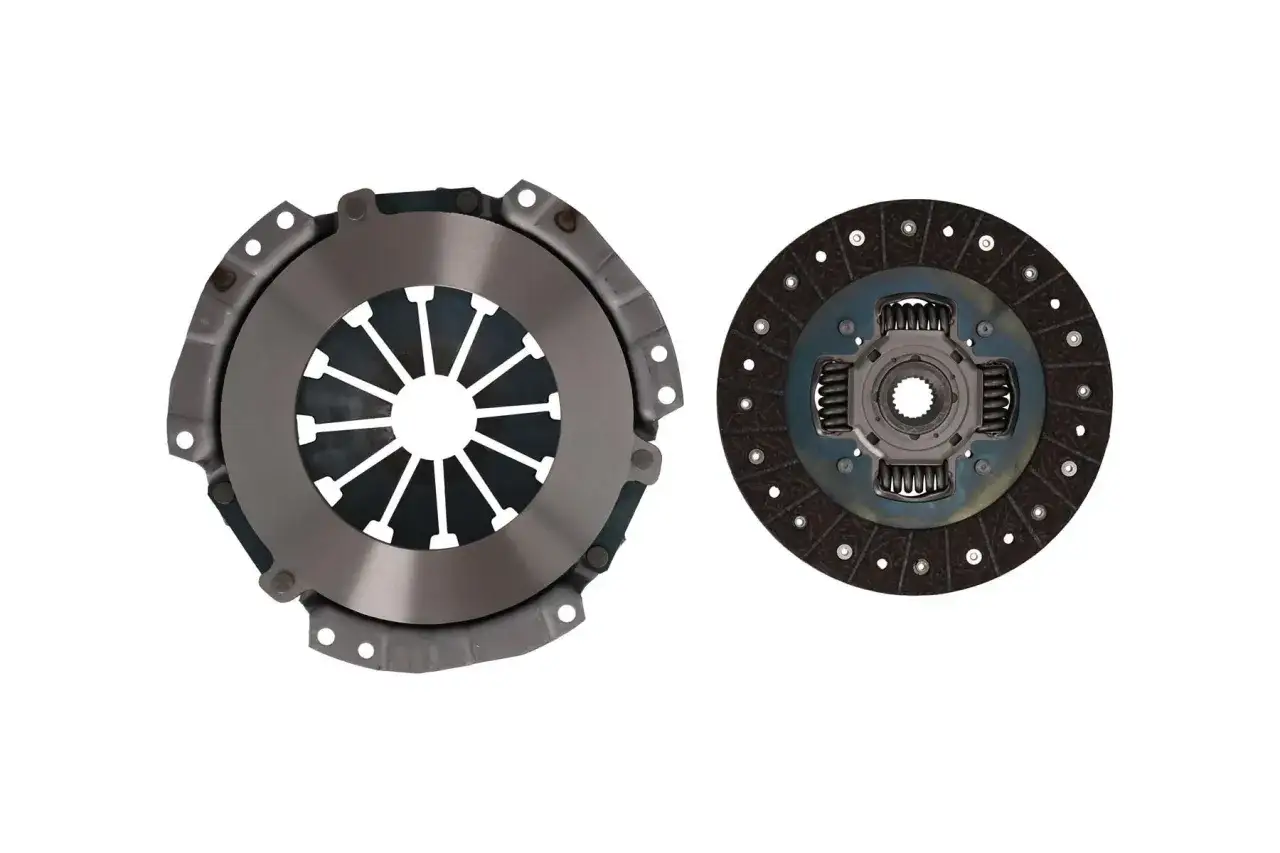 Zdjęcie Ile kosztuje wymiana sprzęgła w Toyocie Avensis? Szczegółowy cennik 2025