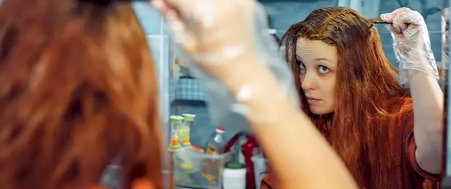 Zdjęcie Jak przygotować hennę do farbowania włosów – krok po kroku bez błędów