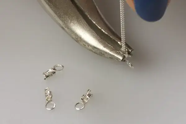 Zdjęcie Jak zrobić naszyjnik na żyłce: prosty tutorial krok po kroku