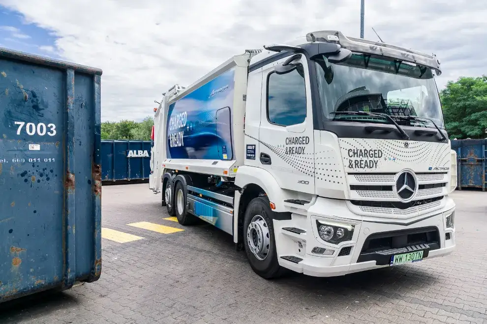 Zdjęcie Samochód który zbiera elektrośmieci z osiedla – jak skorzystać z usługi?