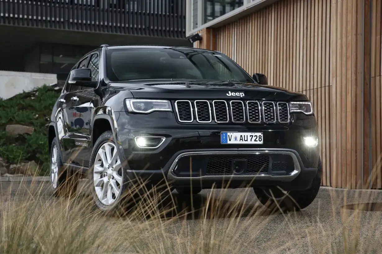Zdjęcie Ile waży Jeep Grand Cherokee? Odkryj różnice między modelami