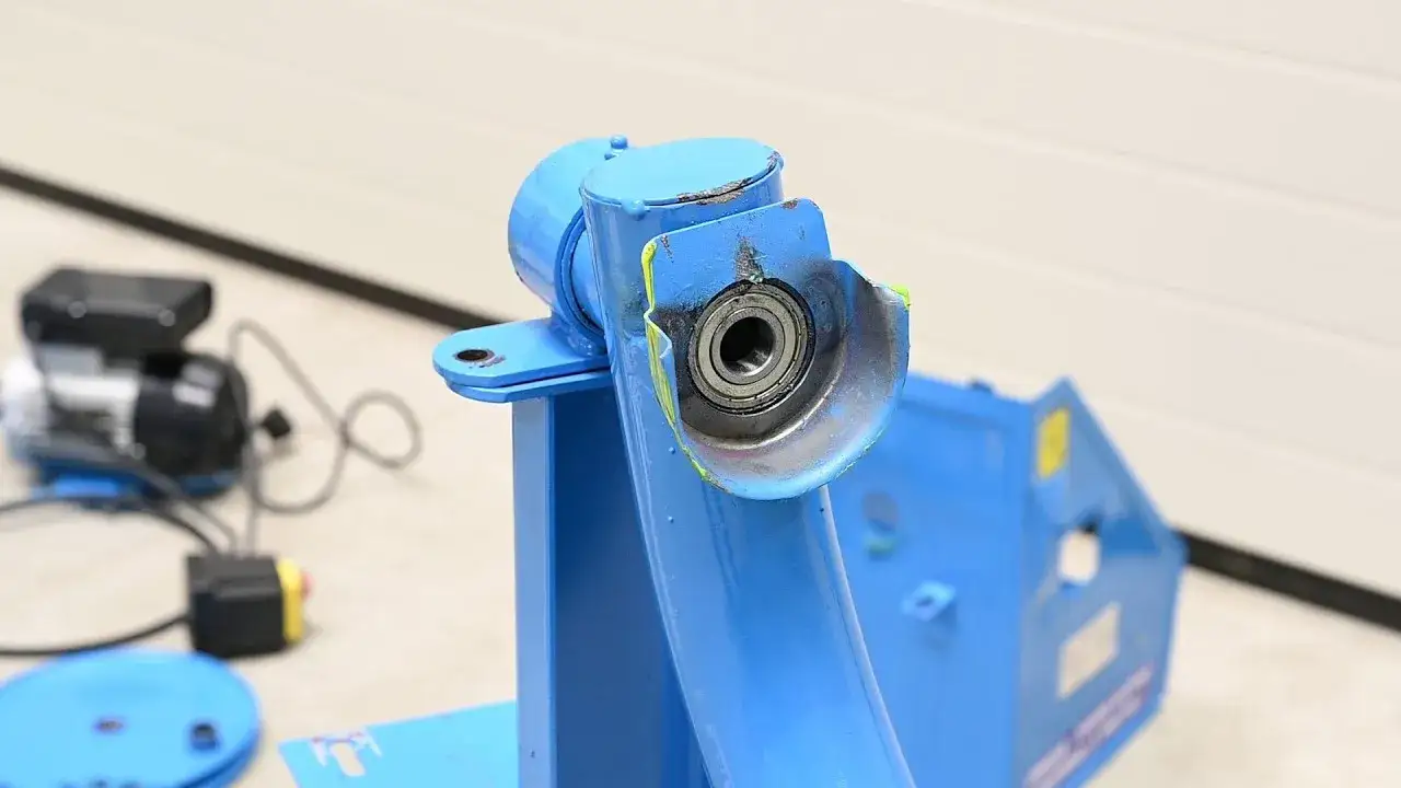 Zdjęcie Jak wymienić łożysko w małej betoniarce - proste kroki i porady