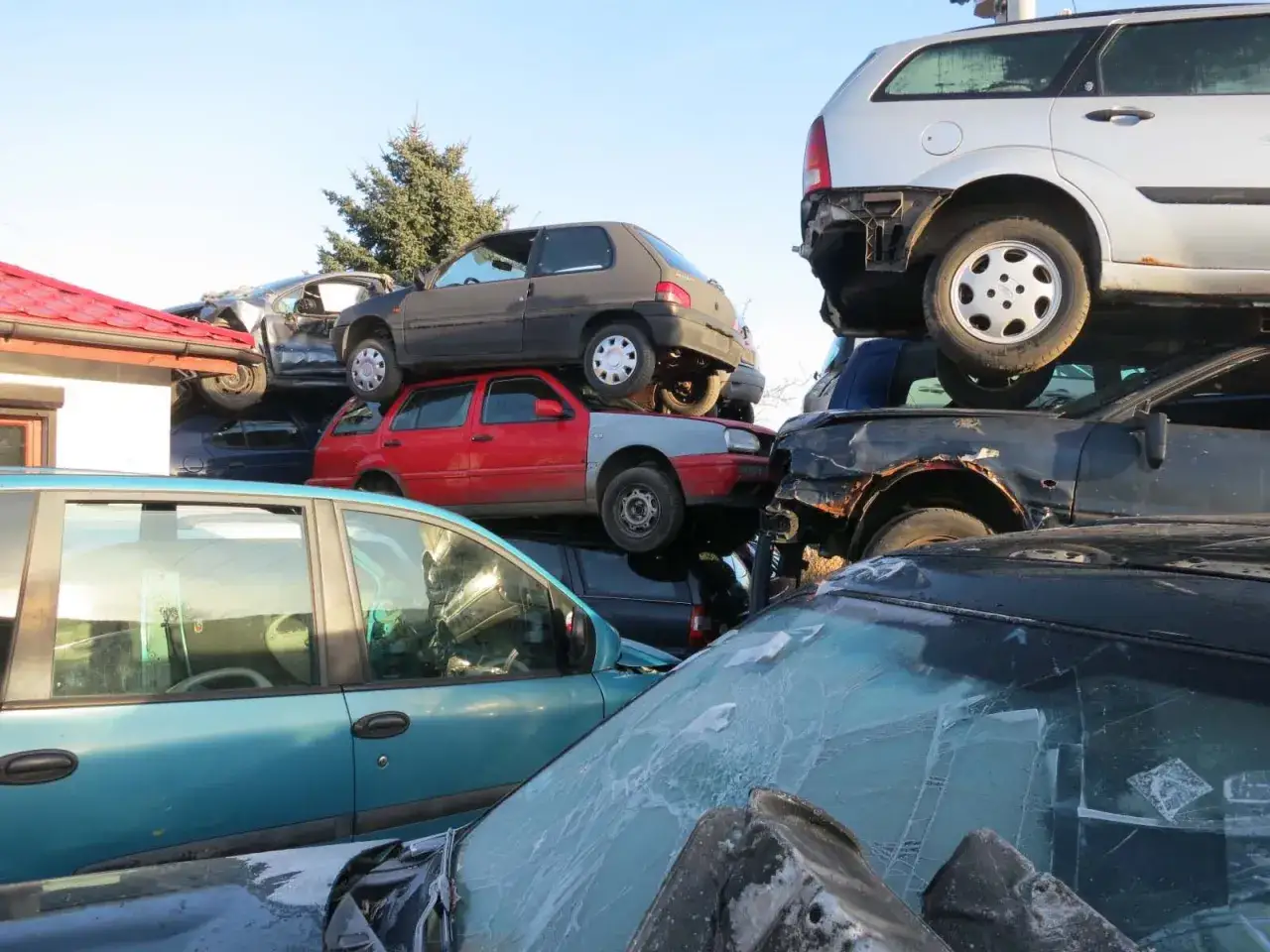 Zdjęcie Najlepsze szroty w Dolnym Śląsku &ndash; uniknij problem&oacute;w z złomowaniem