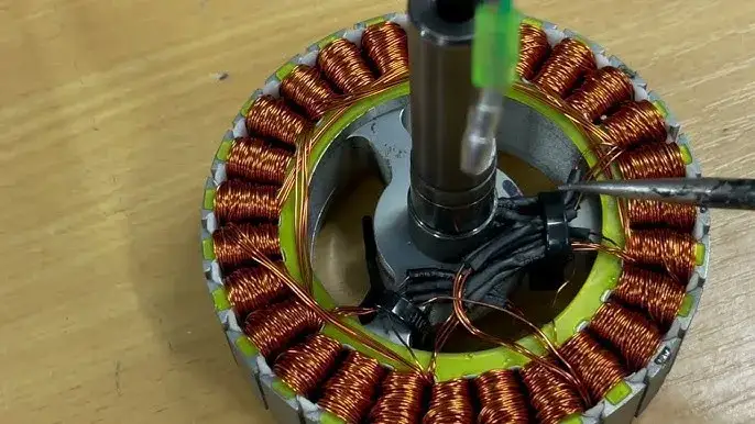 Zdjęcie Jak zrobić wiatrak prądotwórczy z alternatora – prosty poradnik krok po kroku