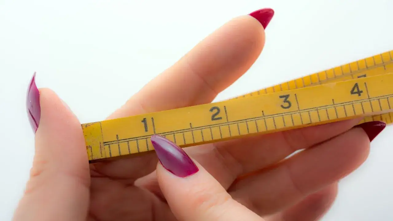 Zdjęcie Jak przeliczyć 38 2/3 ile to cm? Sprawdź dokładne wymiary st&oacute;p