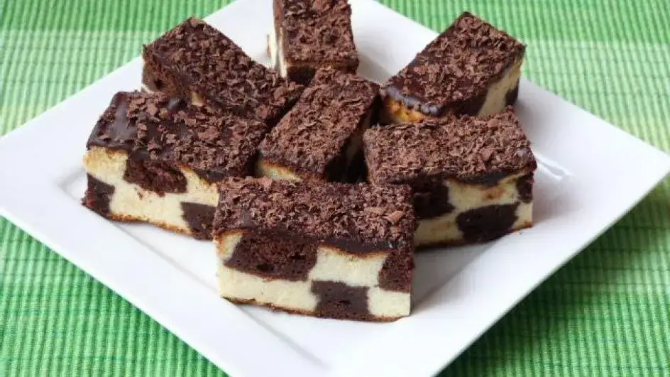 Zdjęcie Przepis na ciasto szachownica z serem, które zachwyci Twoich gości