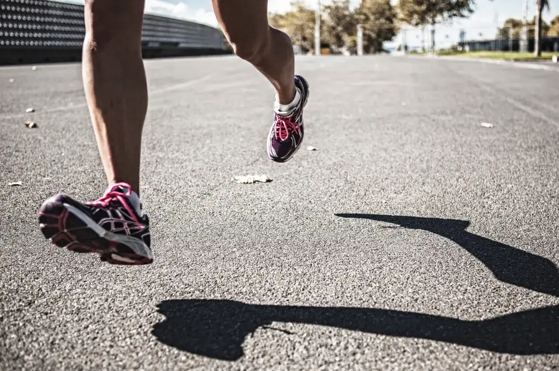 Zdjęcie Kiedy najlepiej biegać, aby uniknąć kontuzji i poprawić wyniki