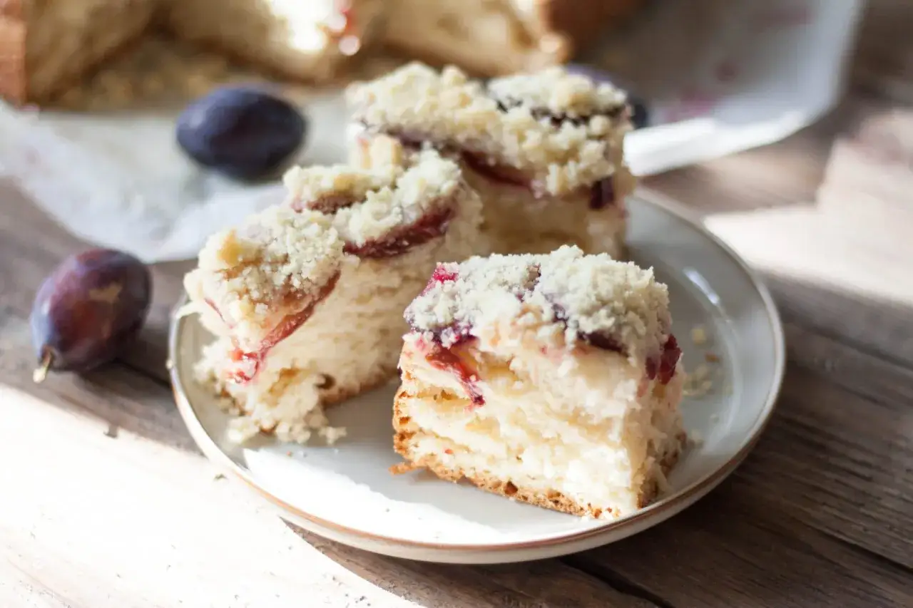 Zdjęcie Pyszne ciasto drożdżowe ze śliwkami. Sprawdzone przepisy krok po kroku