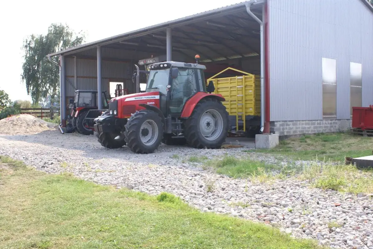Zdjęcie Ile kosztuje budowa wiaty? Poznaj ceny i czynniki wpływające