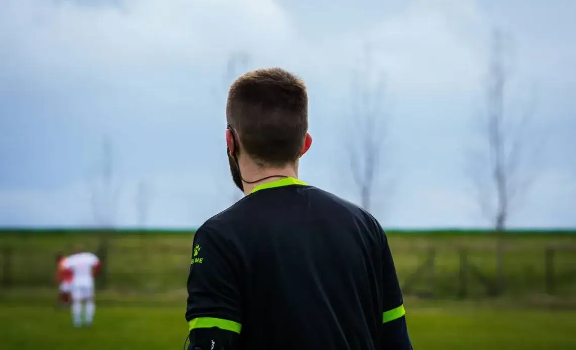 Zdjęcie Ile zarabia sędzia w ekstraklasie? Zaskakujące fakty o pensjach