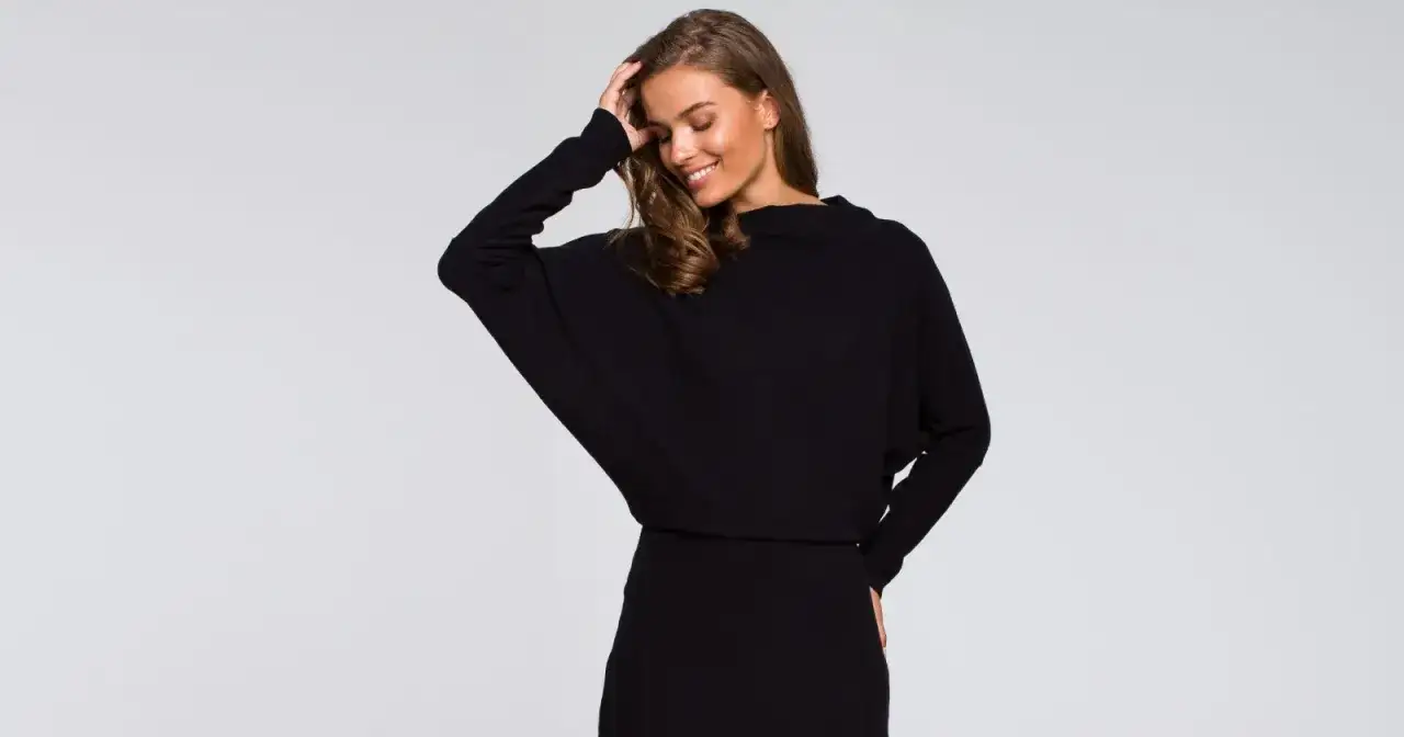 Zdjęcie Jaki naszyjnik do sukienki bez dekoltu, aby wyglądać olśniewająco?