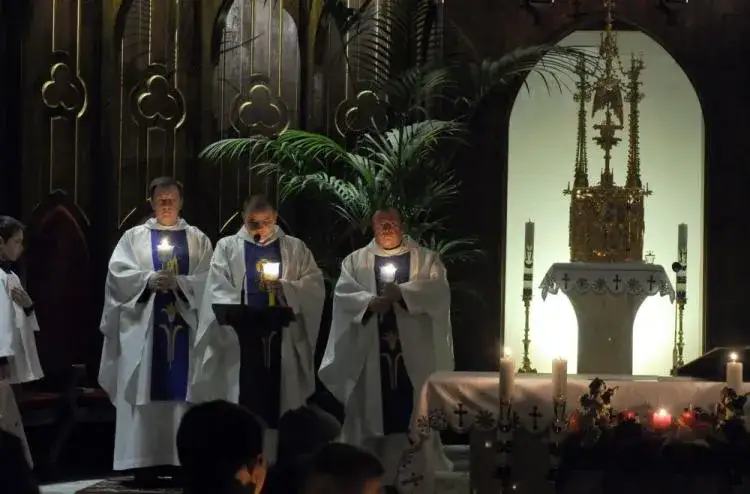 Zdjęcie Kiedy są roraty w kościele? Sprawdź godziny i tradycje mszy Adwentowych