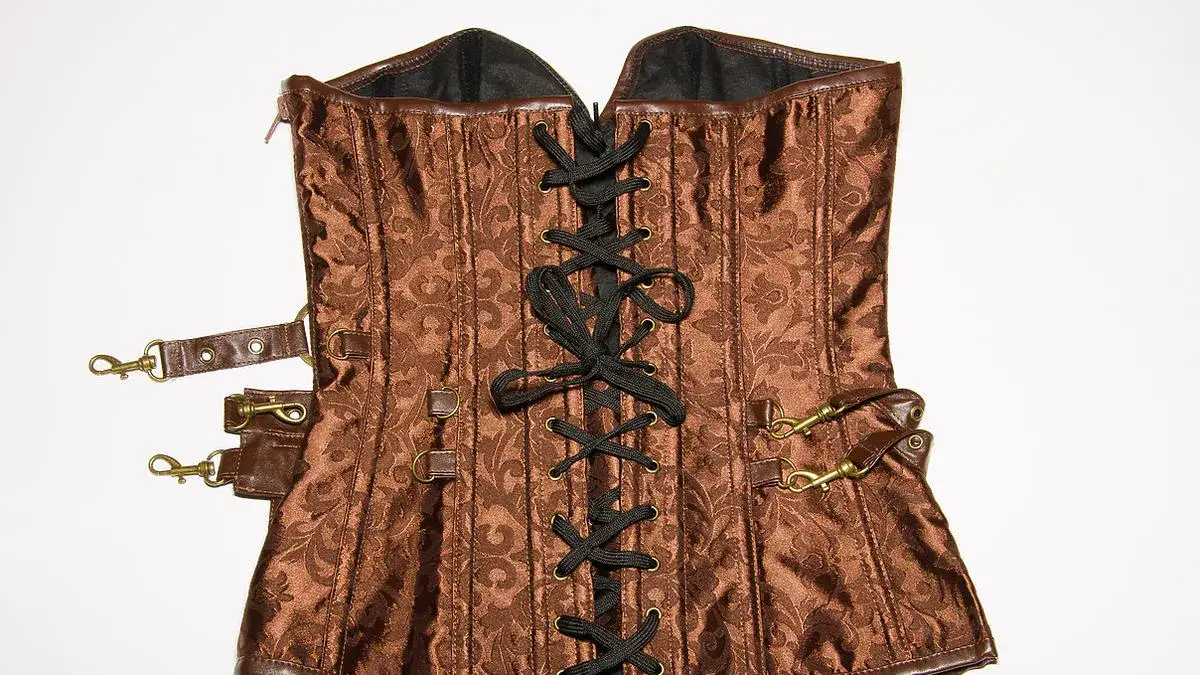 Zdjęcie Jak stylizować pasek gorsetowy, by uniknąć modowych wpadek?