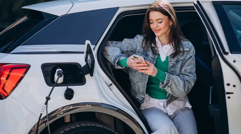 Zdjęcie Ile się ładuje samochód elektryczny? Czas ładowania i ważne czynniki