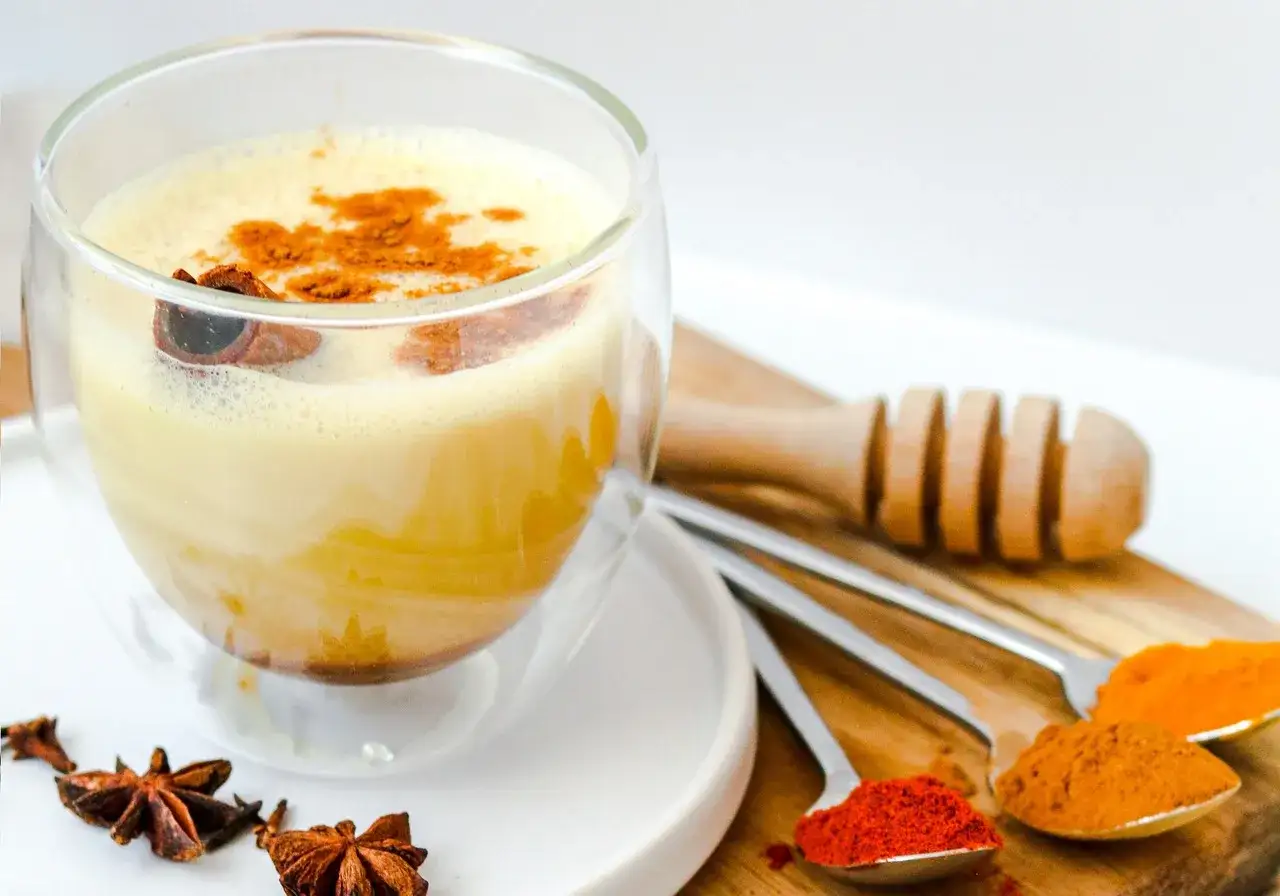 Zdjęcie  Przepis na złote mleko - jak zrobić to zdrowe i smaczne mleko?