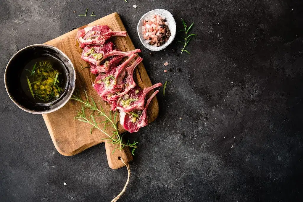 Zdjęcie Jak przyprawić jagnięcinę na grilla, aby zachwycić smakiem?