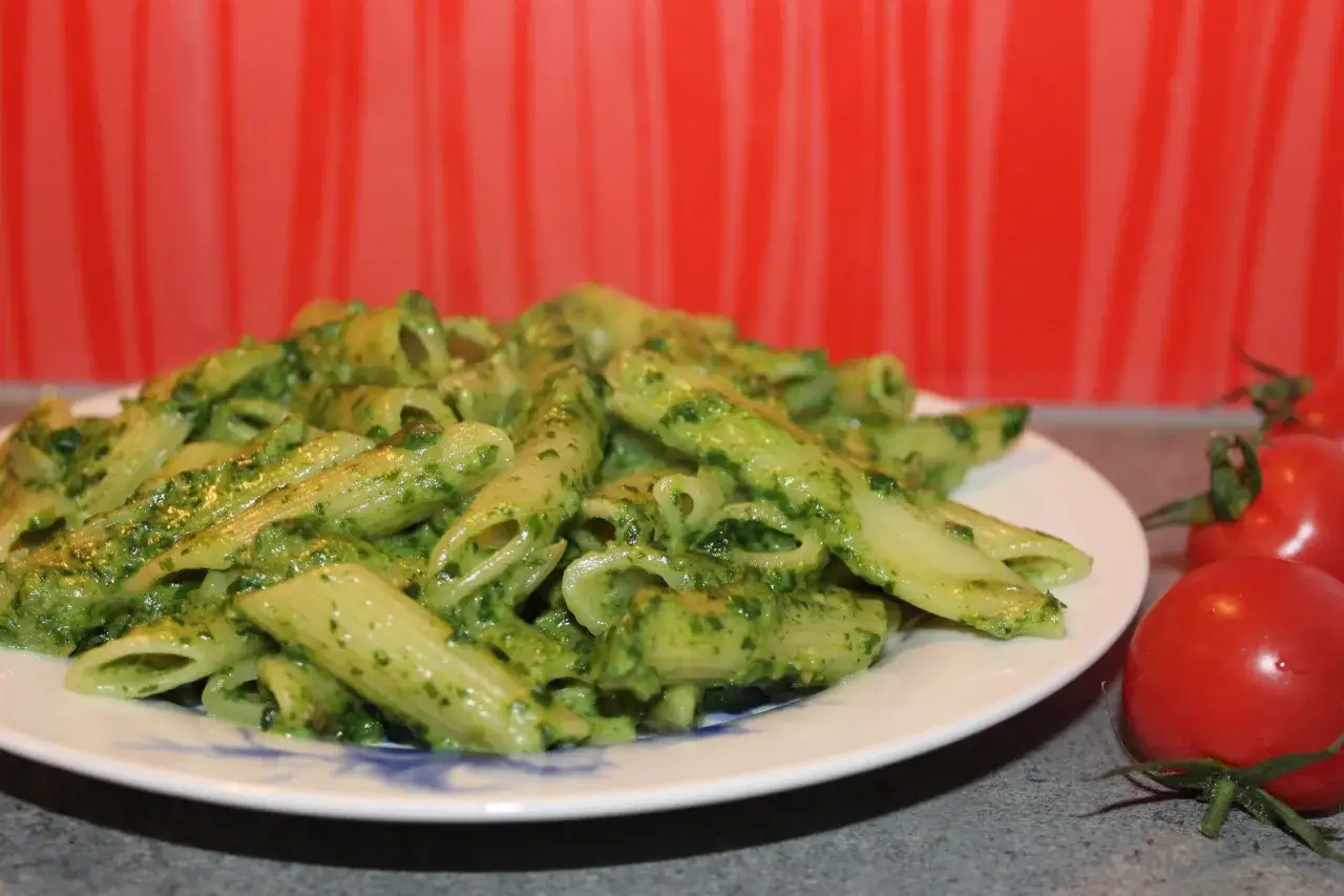 Zdjęcie Penne szpinakowe: Proste przepisy, które zachwycą Twoje podniebienie